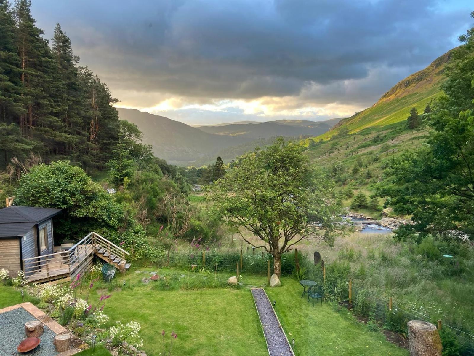 Helvellyn - The Hut - Twin Or Double Hotel Glenridding Eksteriør billede